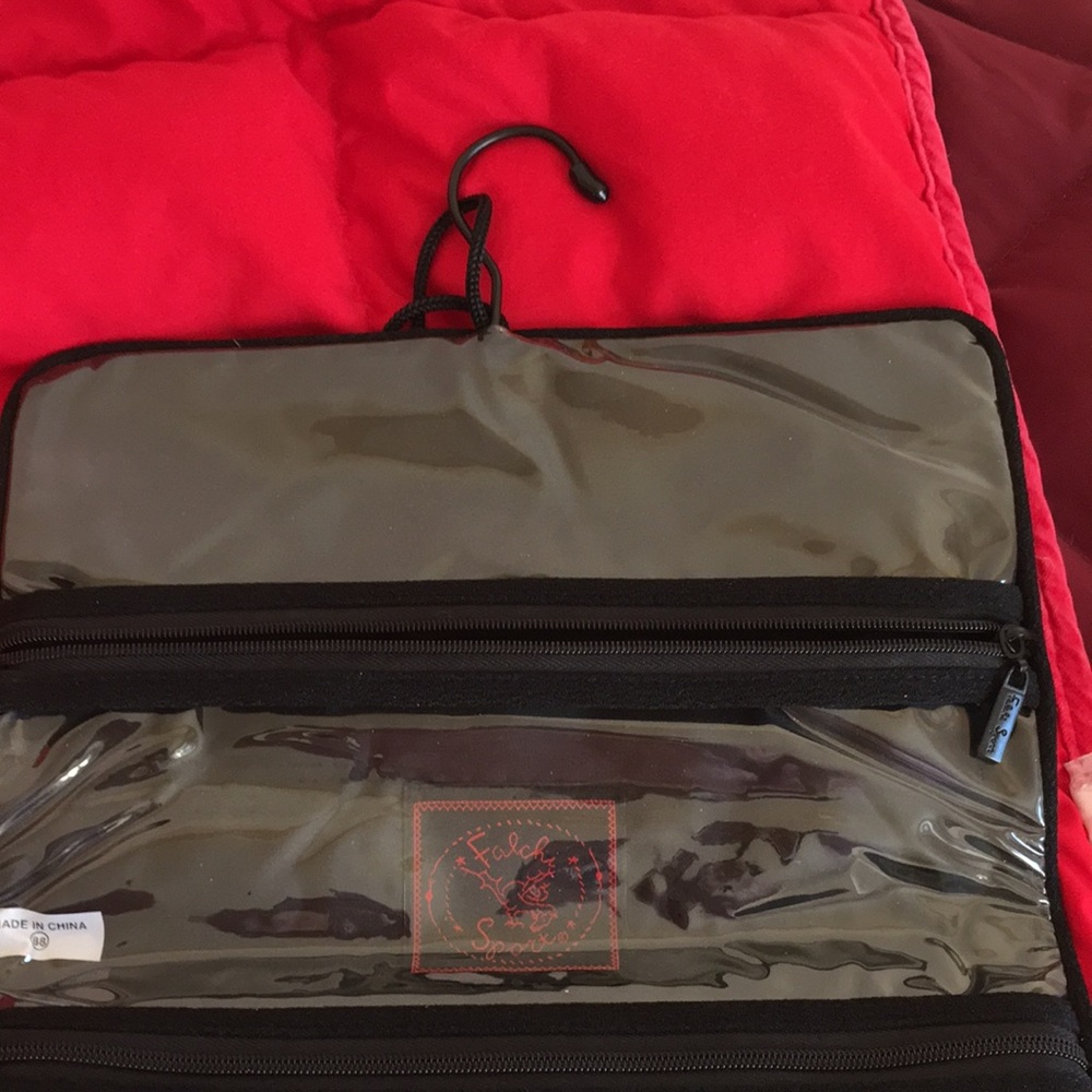 New Falchi Sport Hanging Toiletry Organizer - Picture 7 of 9